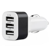 Valkoinen USB-autolaturi, jossa on 3 USB-ulostuloa