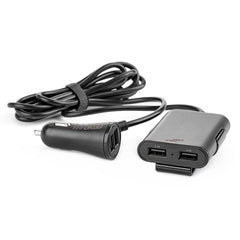 USB-autolaturi etu- ja takaliitännällä sekä neljällä USB-ulostulolla