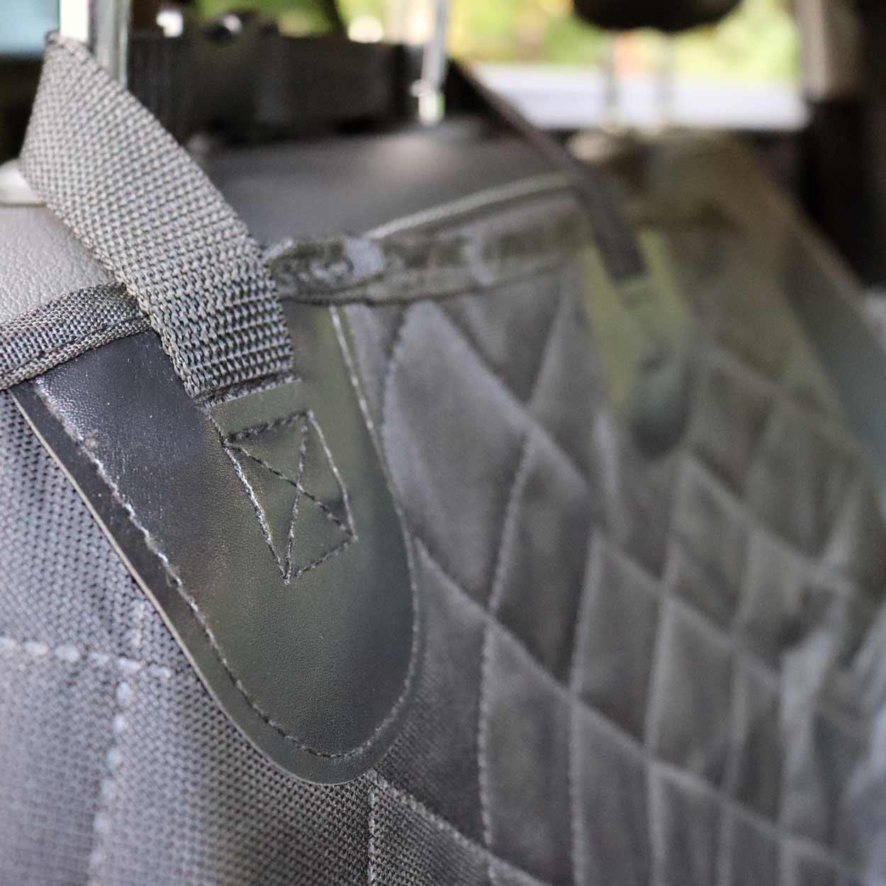 2-in-1 istuin lemmikille autoon