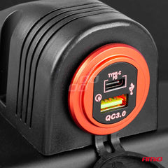 USB-oplader med QC3.0 og digital spændingsvisning