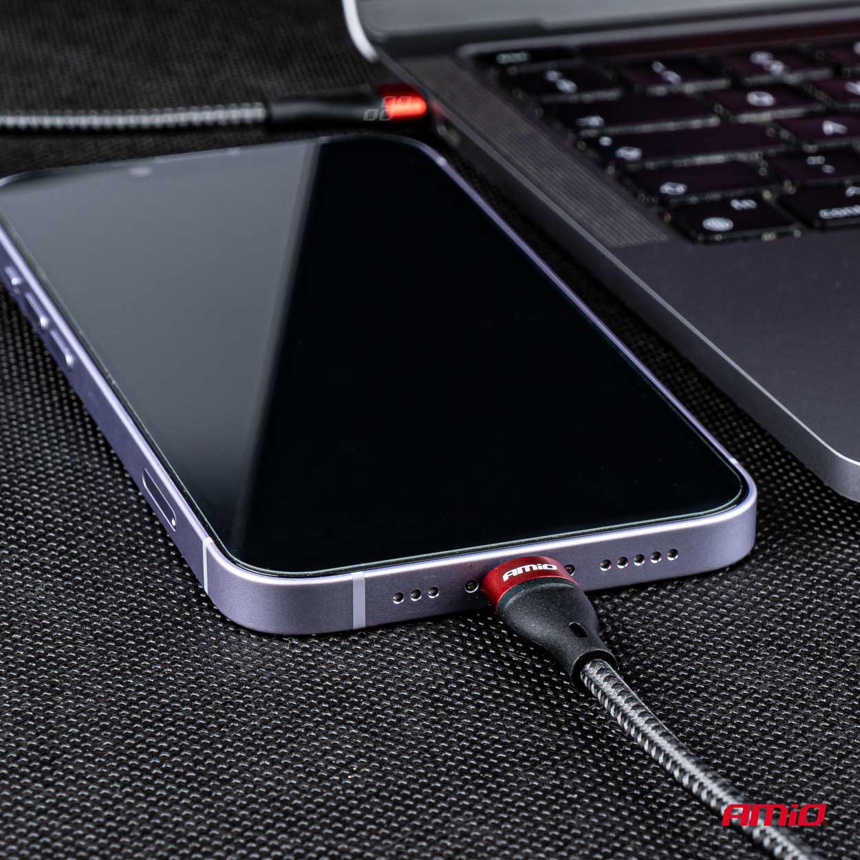 USB-C–Lightning-kaapeli alumiini- ja nailonrakenteella