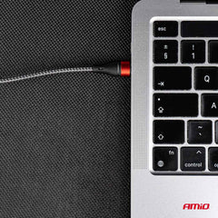 USB-C–Lightning-kaapeli lataukseen ja tiedonsiirtoon