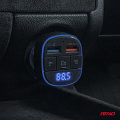 FM-lähetin, jossa 2 USB-A -porttia auton radioon