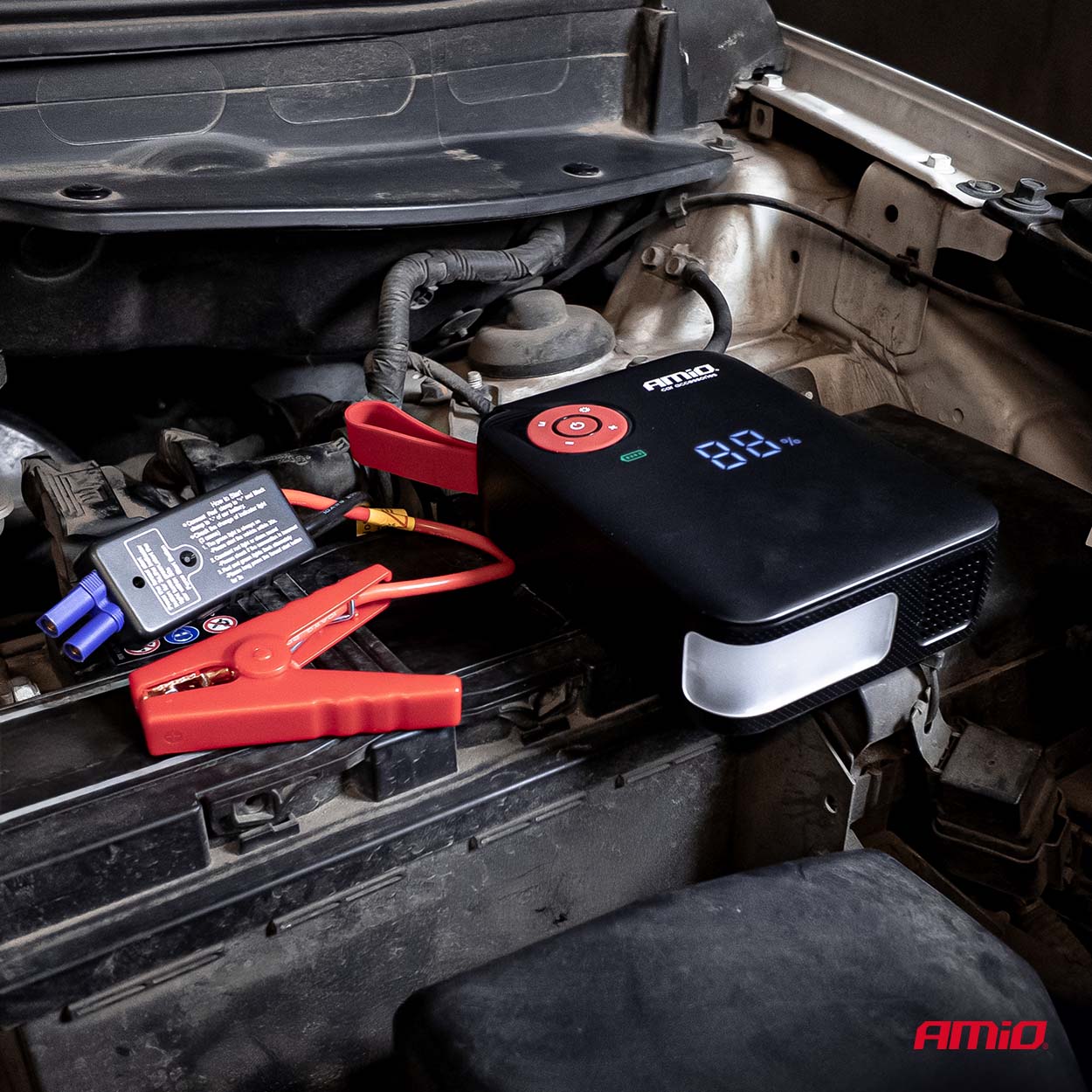 Mini 4-i-1 jumpstarter set fra siden