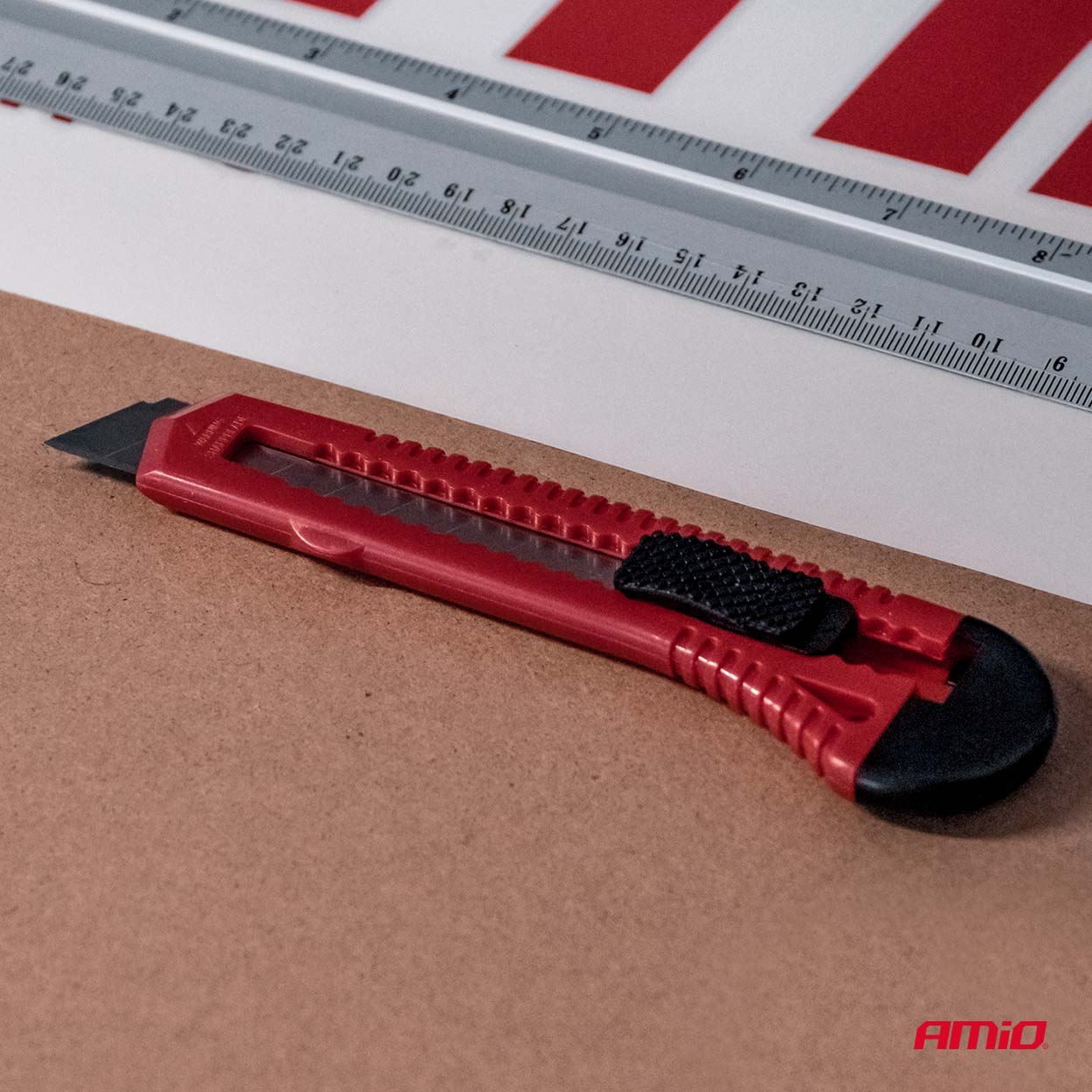 Universalkniv med ABS-håndtag set fra siden