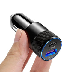 Auto-ladari USB-A: n ja USB-C-nopean latauksen kanssa