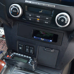 Mitsubishi Pajero 2017-2018 langaton puhelinlaturi 10 W pikalatauksella 