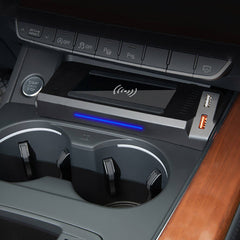 Audi A4 2016-2024 / Audi A5 2017-2024 langaton mobiililaturi 15 W pikalatauksella 