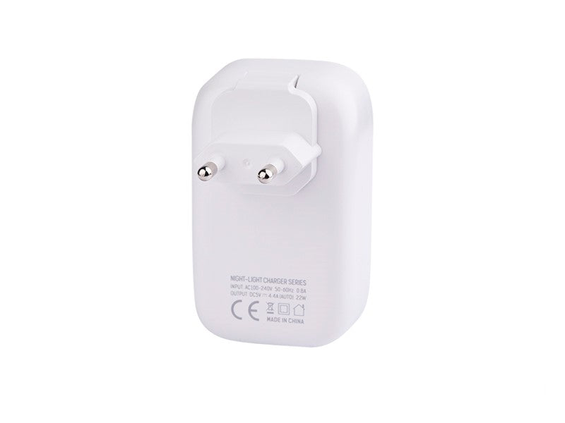 Matkalaturi 4 USB-A-portilla ja kosketusohjatulla LED-valolla