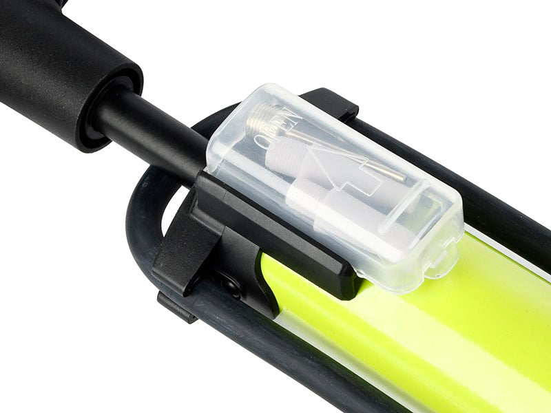 CARMOTION-käsipumppu analogisella painemittarilla