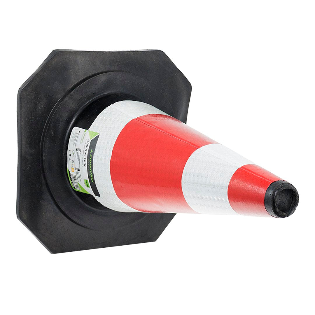 45 cm varoituskartio reiällä lippusalkoa varten