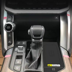 Toyota Land Cruiser LC300 2022-2023 langaton puhelinlaturi 15 W pikalatauksella 