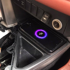 Toyota RAV4 2014-2018 langaton puhelinlaturi 15 W pikalatauksella 