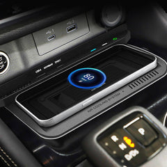 Nissan X-Trail 2022-2023 langaton puhelinlaturi 15 W pikalatauksella 