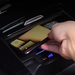 Mercedes-Benz A-Klasse/GLA/GLB langaton 15 W puhelinlaturi ambient-valaistuksella 
