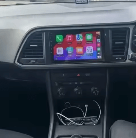 Seat Ateca 16-21 - 9" Radio m. Apple CarPlay og Android Auto installed in car dashboard.